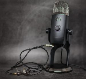 Blue Yeti X регулировка баланса между громкостью наушников и микрофона