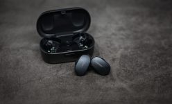True Wireless Bose QuietComfort Earbuds сенсорные панели