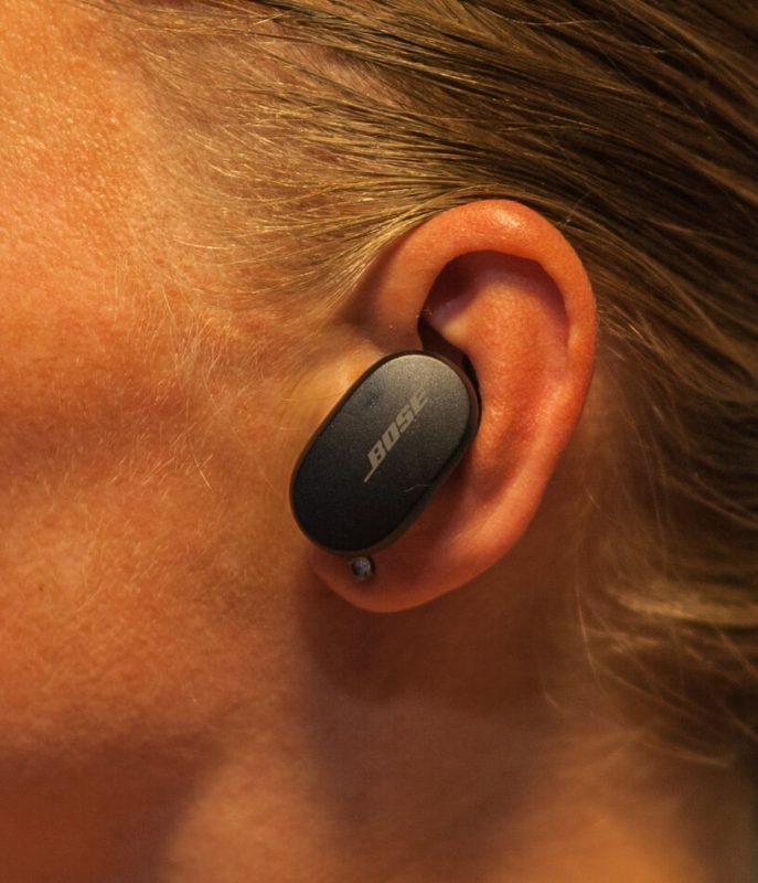 Bose QuietComfort Earbuds в ухе