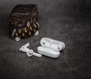 Honor Earbuds 2 Lite кейс внутри