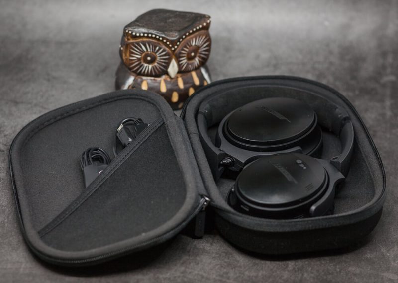 Bose QuietComfort 35 II и провода в кейсе