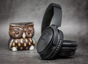 Беспроводные наушники Bose QuietComfort 35 II отверстия микрофонов