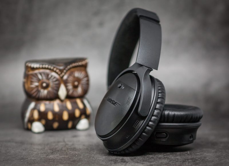 Беспроводные наушники Bose QuietComfort 35 II отверстия микрофонов