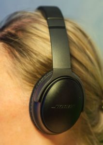 Bose QuietComfort 35 II на голове