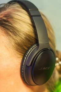 Bose QuietComfort 35 II посадка, не сильно выступают по сторонам