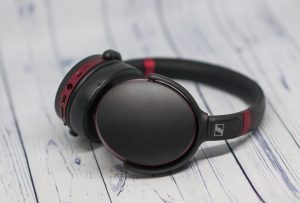Наушники Sennheiser HD 458 BT black, чёрный цвет с красными акцентами