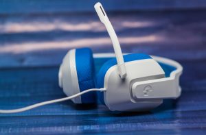 Logitech G335 крепление кабеля