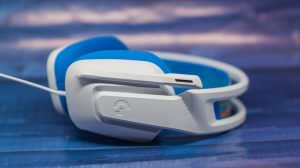 Logitech G335 микрофон в вертикальном положении