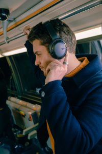 jbl tour one lifestyle image silentnow