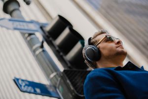 jbl tour one lifestyle image voice assistant