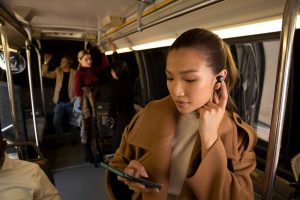 jbl tour pro tws lifestyle image noise cancelling b