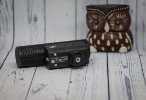 Sennheiser MKE 400 снизу, крепление в "холодный башмак"