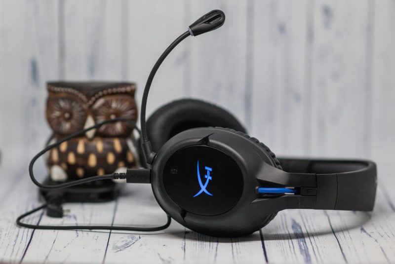 HyperX Cloud Flight для PS5 и PS4 на зарядке