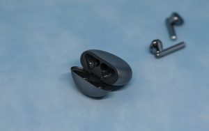 Huawei FreeBuds 4 кейс внутри