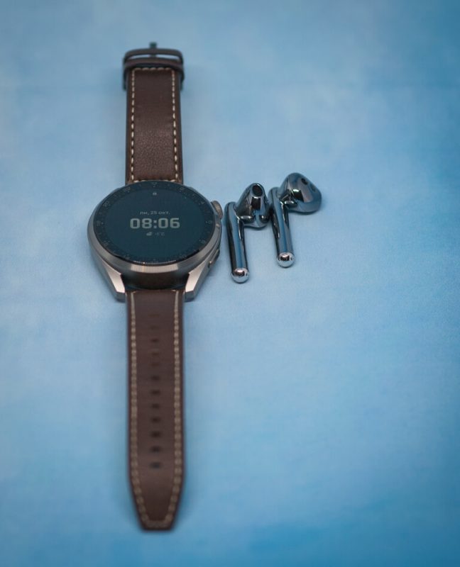 Huawei FreeBuds 4 и Huawei Watch 3 Pro