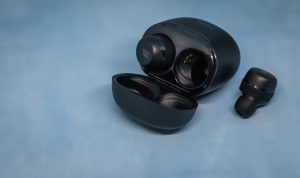 JBL Tour Pro+ TWS кейс внутри