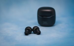 JBL Tour Pro+ TWS корпусы с внутренней стороны