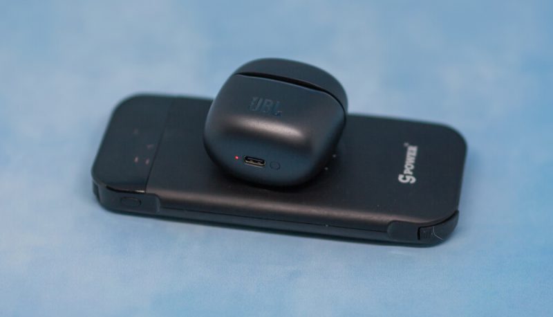 JBL Tour Pro+ TWS беспроводная зарядка