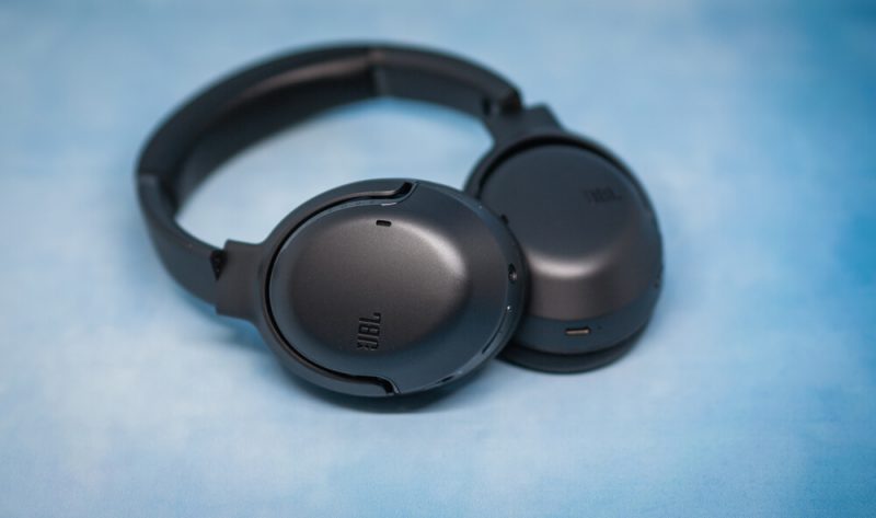 JBL Tour One дизайн
