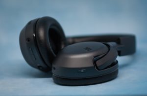 JBL Tour One кнопка шумоподавления