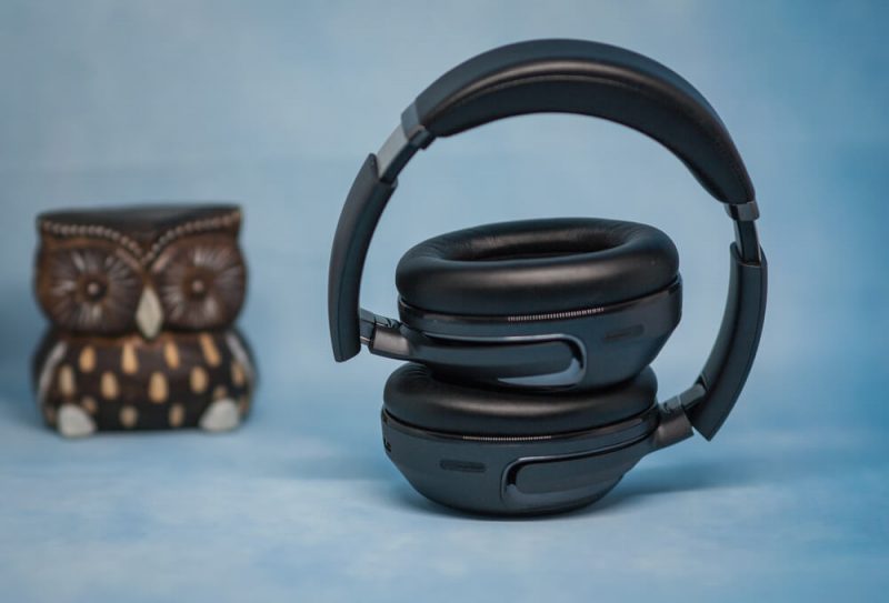 JBL Tour One складная конструкция