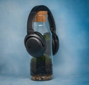 JBL Tour One внешний вид