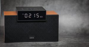 Беспроводная колонка с часами Edifier MP260