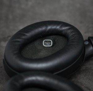 Sony WH-1000XM4 датчик для умной паузы