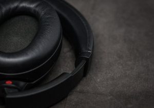 Sony WH-1000XM4 пластиковая основа и металлическая дужка оголовья