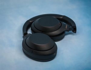 Sony WH-1000XM4 в сложенном виде