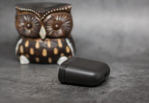 Bowers & Wilkins PI5 кейс сбоку