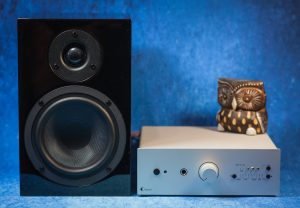 Колонка Pro-Ject Speaker Box 5 и усилитель Pro-Ject MAIA DS