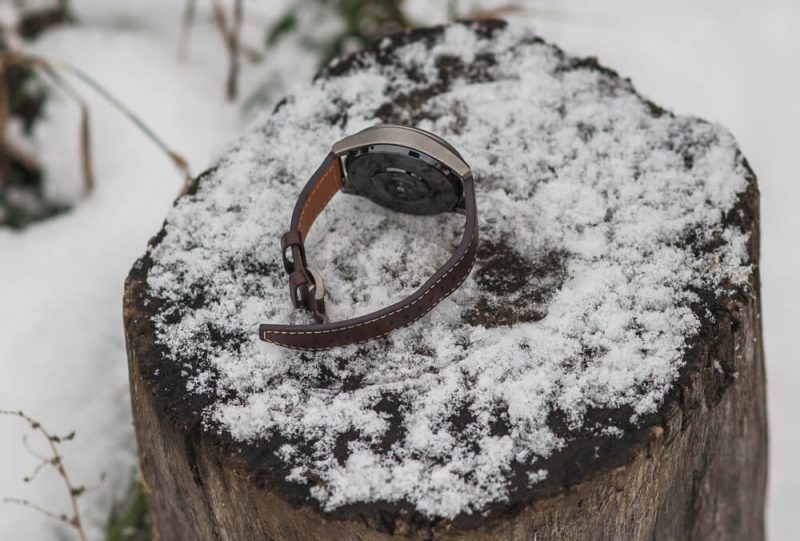 Huawei Watch 3 Pro сбоку, размеры