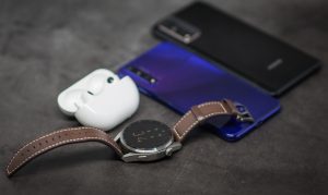 Huawei Watch 3 Pro, телефон и наушники Huawei