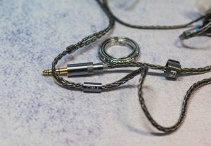 Fiio FH5s Pro комплектный кабель – отличие Pro версии