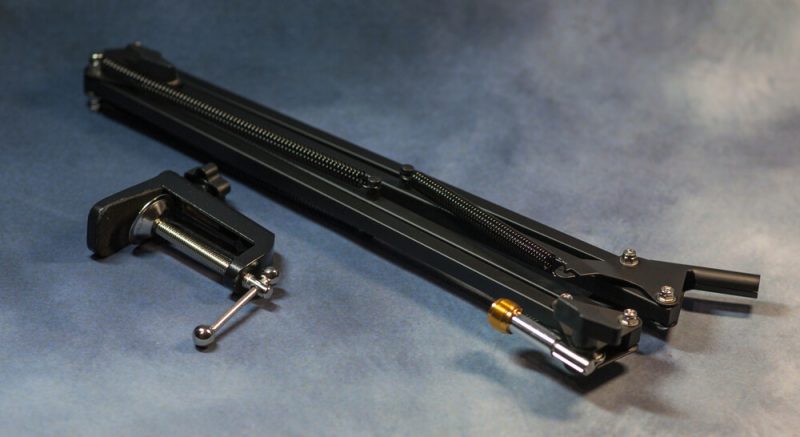 Oklick SM-700G стойка-пантограф и крепление на стол