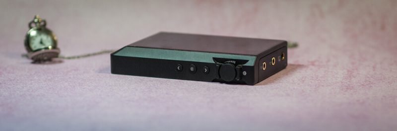Cayin N6 MK2 T01 сбоку, кнопки управления и колёсико громкости