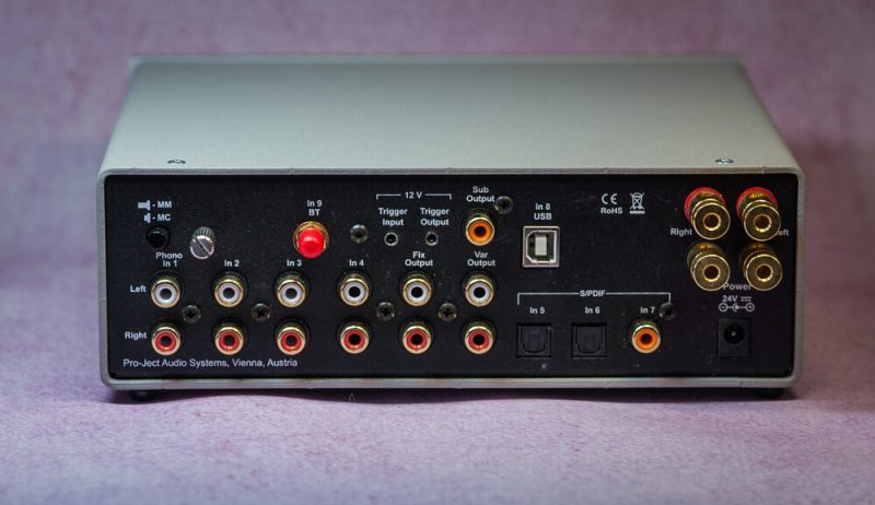 Pro-Ject Maia DS задняя панель, входы и выходы
