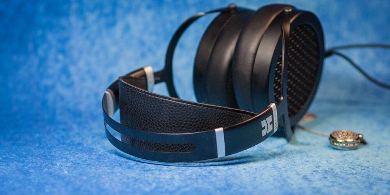 Hifiman Sundara конструкция оголовья: металлическая дужка и ремень из ткани и кожзама
