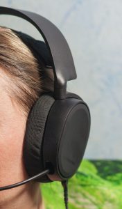 SteelSeries Arctis 3 на голове