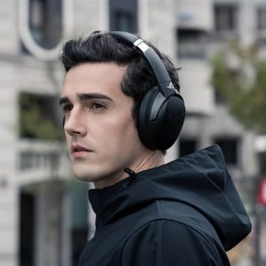 Asus ROG Strix GO BT на голове