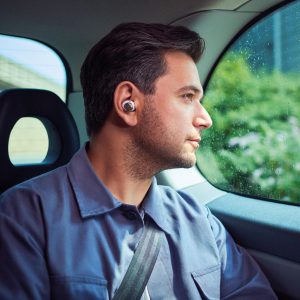 Bowers & Wilkins PI7 в ухе