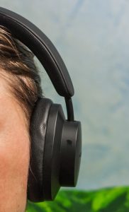 Ugreen HiTune Max 3 Hybrid на голове сбоку