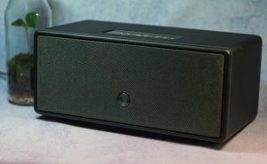 Audio Pro Drumfire D-1 спереди, тканевая сетка