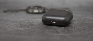 Bowers & Wilkins PI7 кейс снизу, Type-C