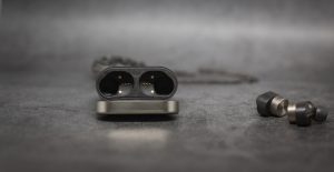 Bowers & Wilkins PI7 кейс внутри