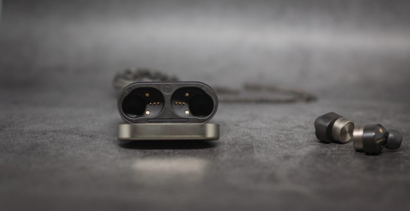 Bowers & Wilkins PI7 кейс внутри