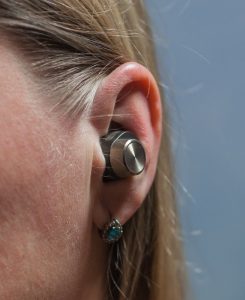 Bowers & Wilkins PI7 в уже, сбоку