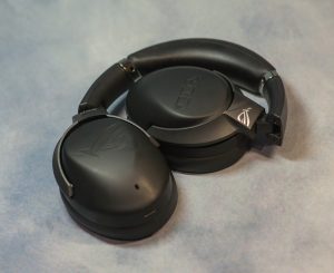 Asus ROG Strix GO BT в сложенном состоянии
