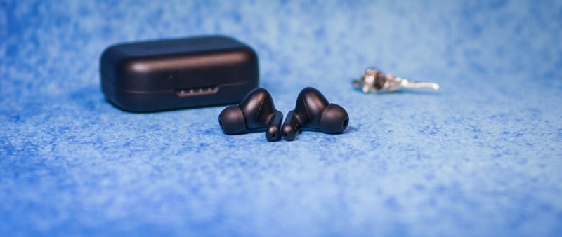 Urbanista London наушники снизу, микрофоны